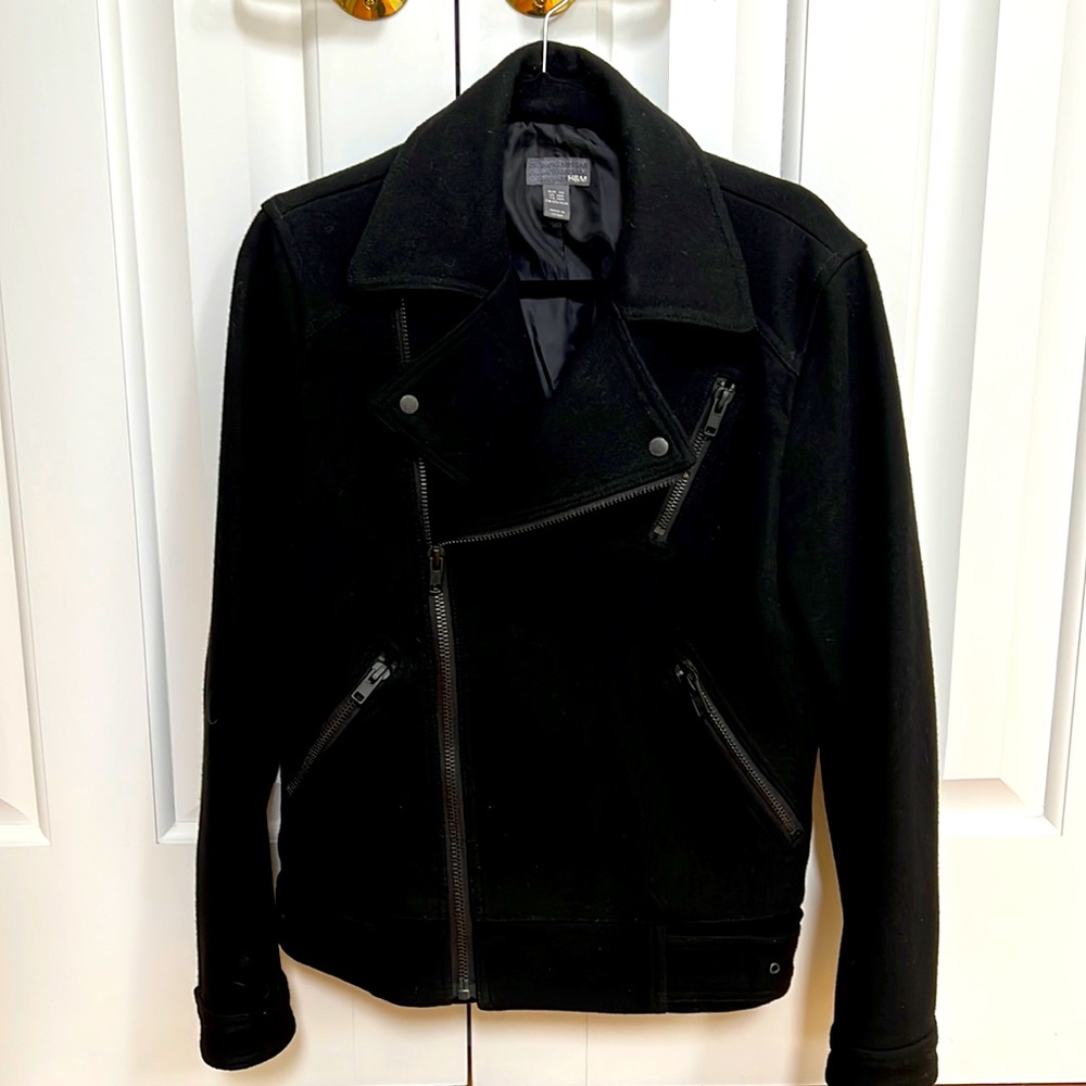 Men wool bikers jacket Us 36 R from H&M 3 putside pockets 2 inside pockets.